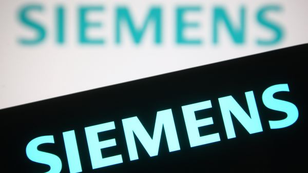 Эксперт назвал риски для российской промышленности после ухода Siemens<br />

