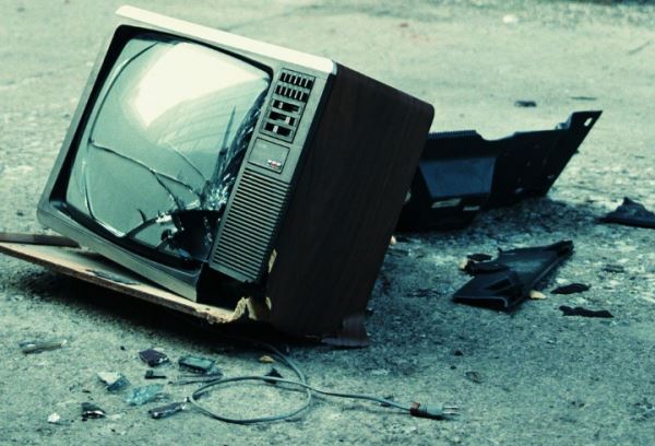Примитивная неинтересность: почему падает доверие к телевидению