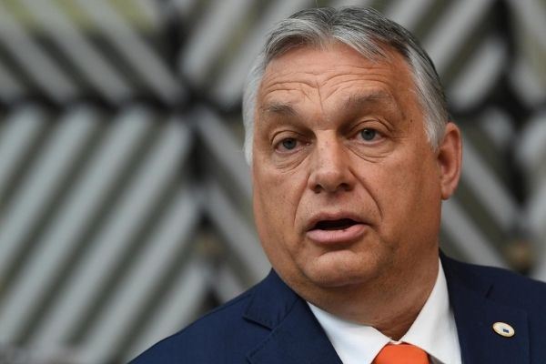 Report: СМИ Словакии нашли связь между компаниями премьера Венгрии и Сбербанком