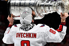 Овечкин вошел в топ-6 по результативным передачам в плей-офф НХЛ среди россиян